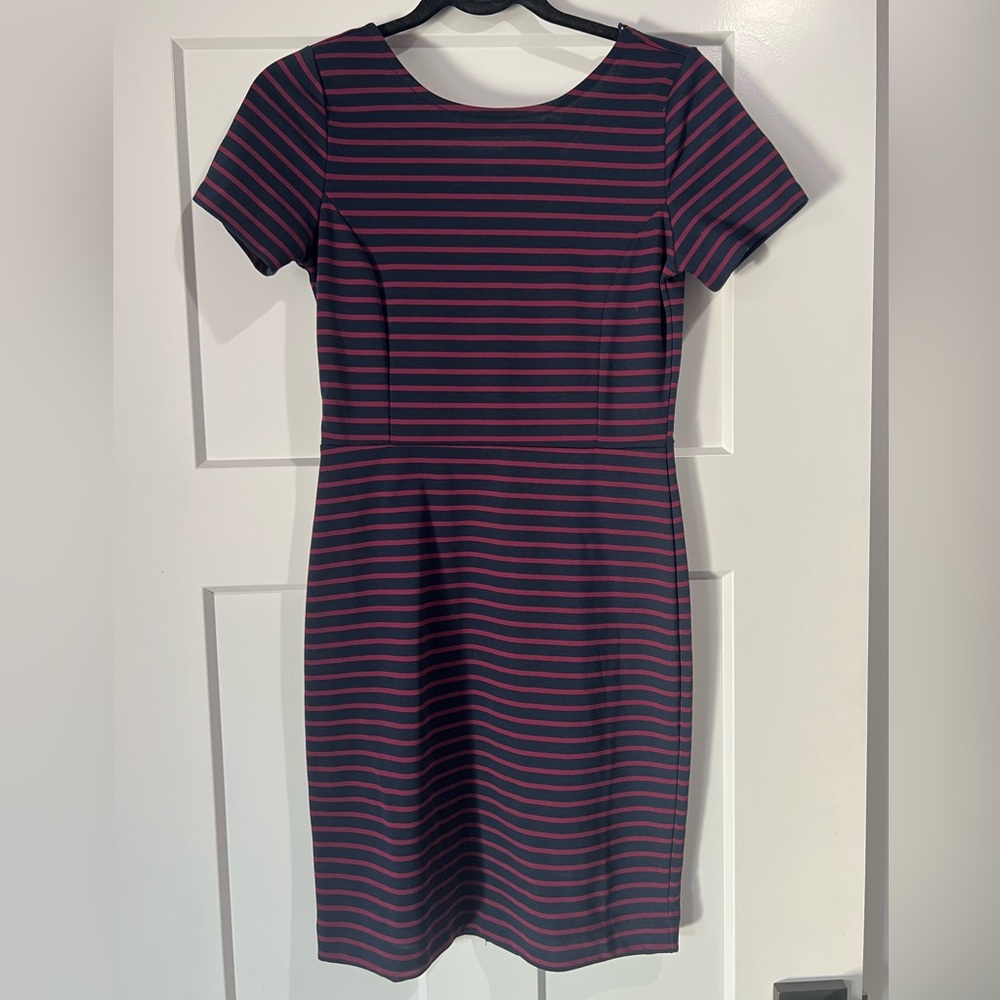 Banana‎ Republic Striped Navy and Burgundy Women's Dress, size 2, EUC